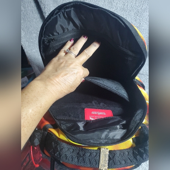 SPRAYGROUND KOMBAT OF THE BEARS DLXSR BACKPACK - Picture 13 of 16